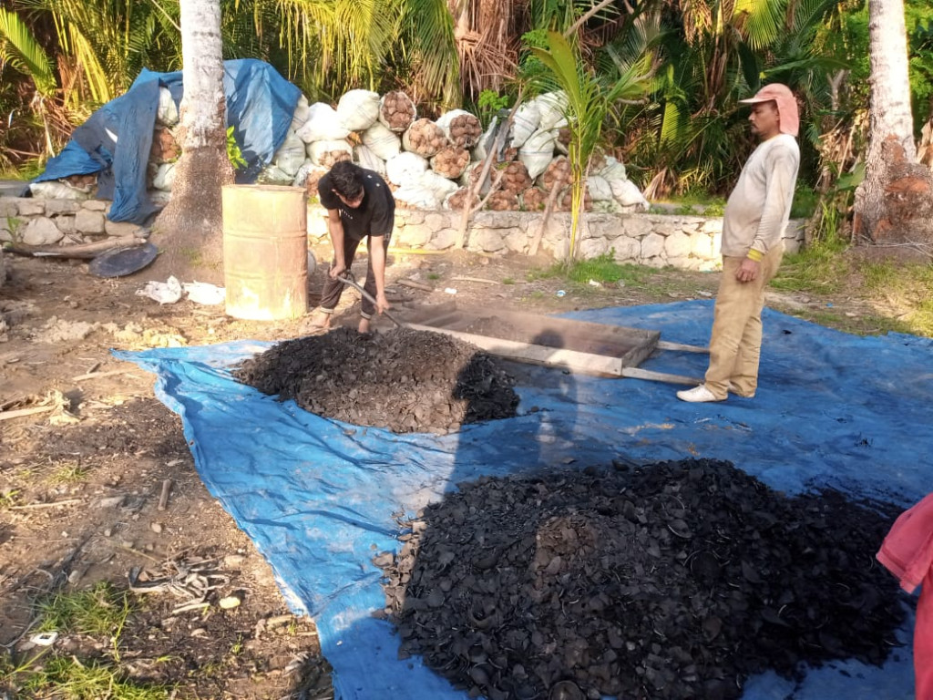 Unit Usaha Baru dalam pengelolaan limbah tempurung menjadi Arang Batok kelapa yang siap produksi